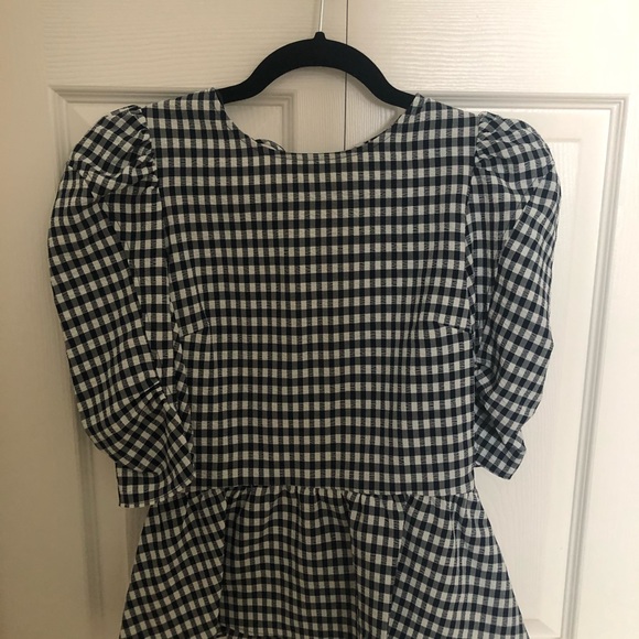 TOPSHOP Gingham Lace Up Puff Sleeve Blouse - Picture 4 of 5
